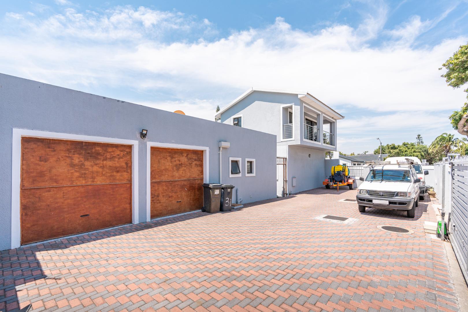 9 Bedroom Property for Sale in Table View Western Cape